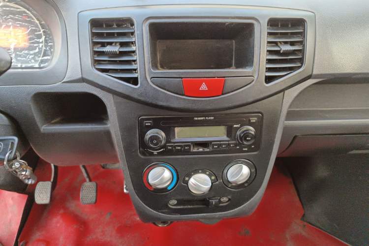 Used BAIC Weiwang 306 2016 1.2L Basic Version 7 Seats A12 China IV Emission Standard Audio And AC Panel
