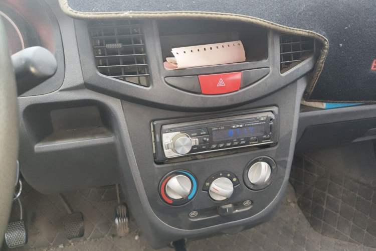 Used BAIC Weiwang 306 2016 1.2L Basic Version 7 Seats A12 China IV Emission Standard Audio And AC Panel