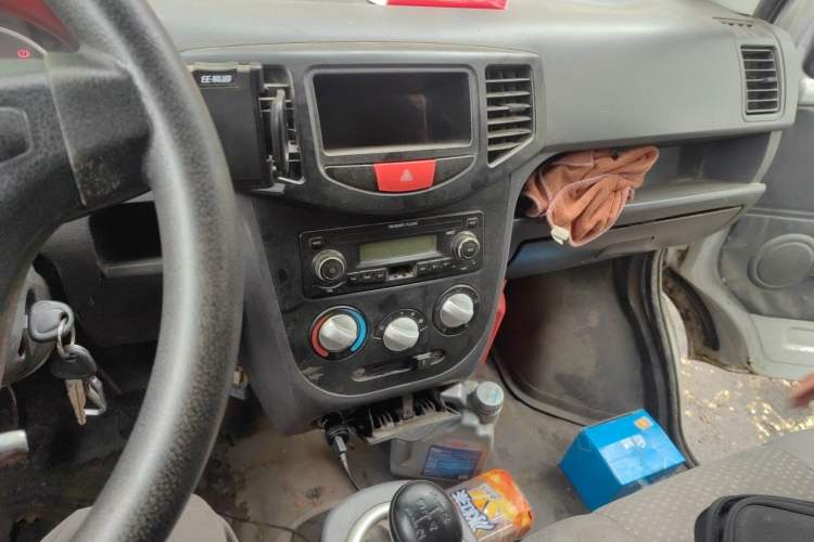 Used BAIC Weiwang 306 2016 1.2L Basic Version 5 Seats A12 China V Emission Standard Audio And AC Panel