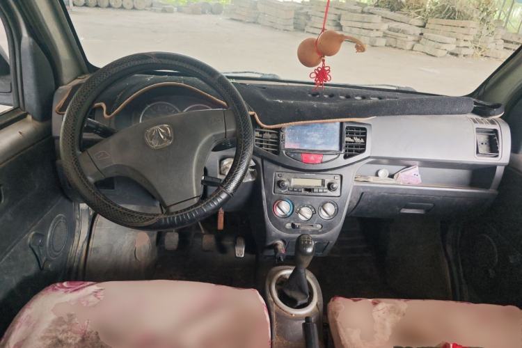 Used BAIC Weiwang 306 2016 1.0L Basic Version 7-Seater LJ465 Center Console