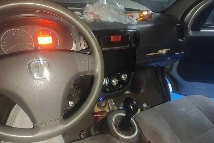 Used BAIC Weiwang 306 2016 1.2L Basic Version 7 Seats A12 China IV Emission Standard Center Console