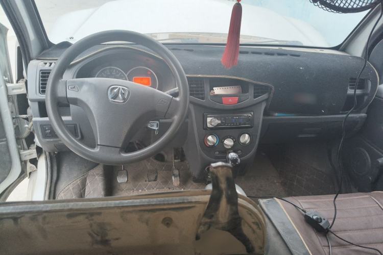 Used BAIC Weiwang 306 2016 1.2L Basic Version 7 Seats A12 China IV Emission Standard Center Console