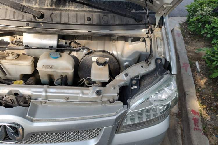 Used BAIC Weiwang 306 2016 1.2L Basic Version 7 Seats A12 China V Emission Standard Engine Bay Left