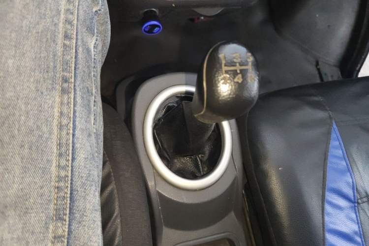 Used BAIC Weiwang 306 2016 1.2L Basic Version 7 Seats A12 China IV Emission Standard Gear Lever