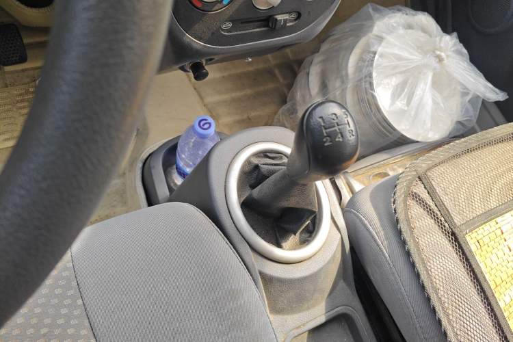 Used BAIC Weiwang 306 2016 1.2L Basic Version 7 Seats A12 China V Emission Standard Gear Lever