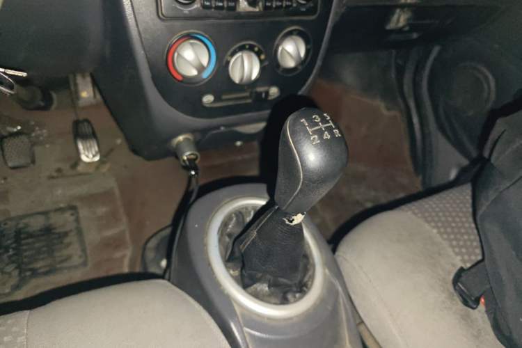 Used BAIC Weiwang 306 2016 1.2L Basic Version 7 Seats A12 China V Emission Standard Gear Lever