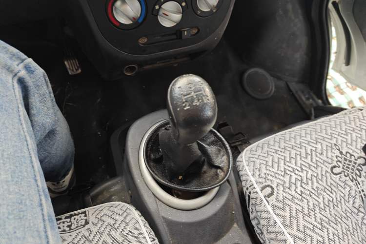 Used BAIC Weiwang 306 2016 1.2L Basic Version 7 Seats A12 China V Emission Standard Gear Lever