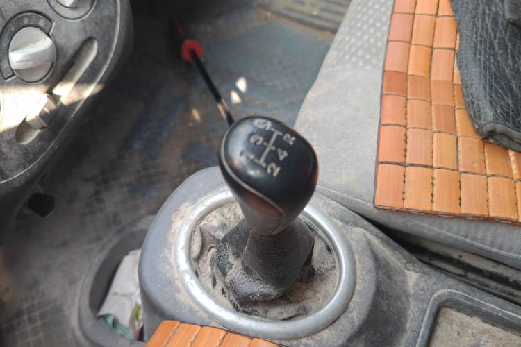 Used BAIC Weiwang 306 2016 1.2L Basic Version 7 Seats A12 China IV Emission Standard Gear Lever