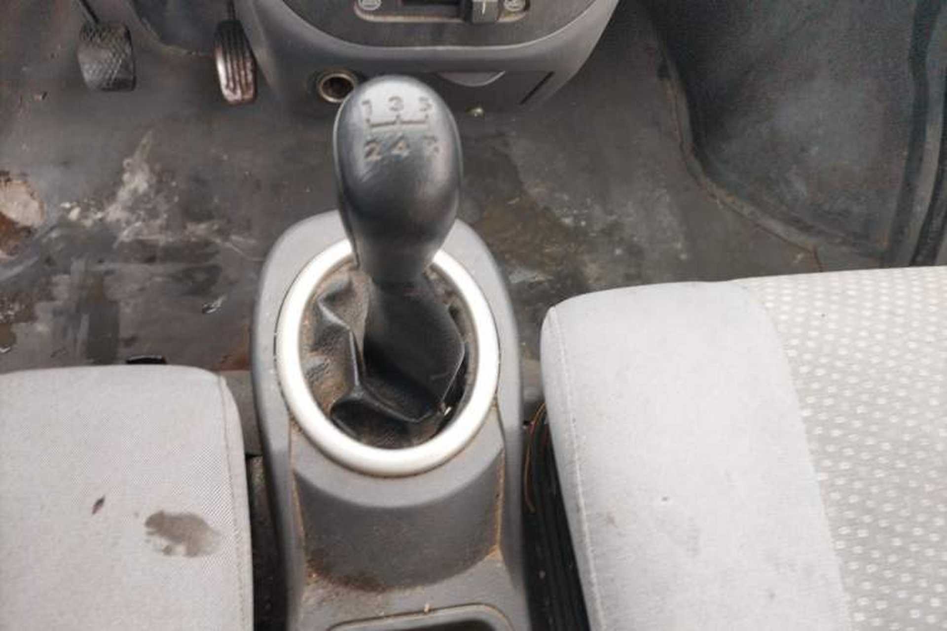 Used BAIC Weiwang 306 2016 1.2L Basic Version 7 Seats A12 China V Emission Standard Gear Lever