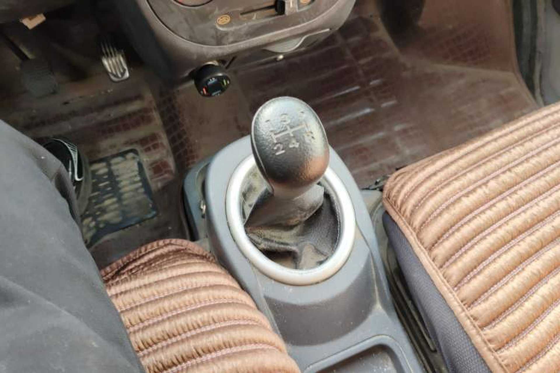 Used BAIC Weiwang 306 2016 1.2L Basic Version 5 Seats A12 China V Emission Standard Gear Lever