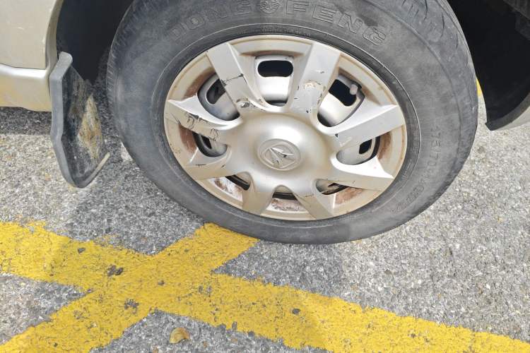 Used BAIC Weiwang 306 2016 1.2L Basic Version 7 Seats A12 China V Emission Standard Right Front Wheel Hub