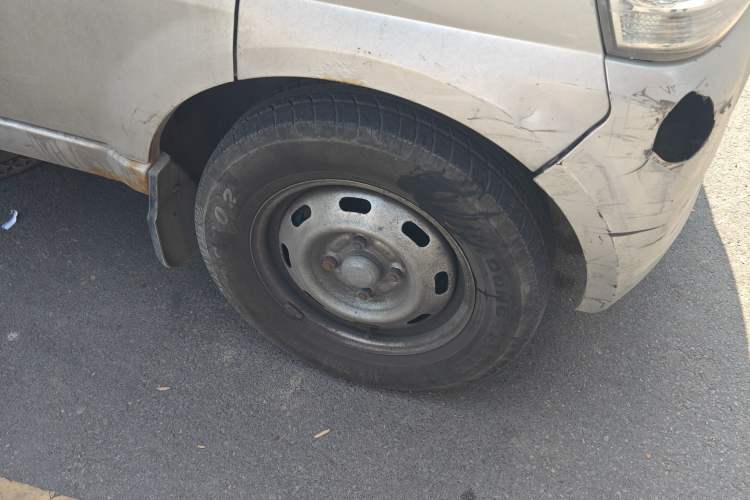 Used BAIC Weiwang 306 2016 1.2L Basic Version 7 Seats A12 China IV Emission Standard Right Front Wheel Hub