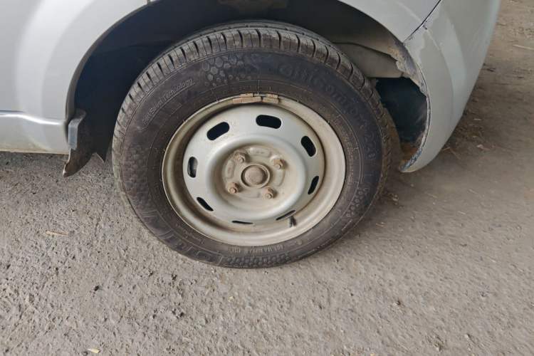 Used BAIC Weiwang 306 2016 1.0L Basic Version 7-Seater LJ465 Right Front Wheel Hub