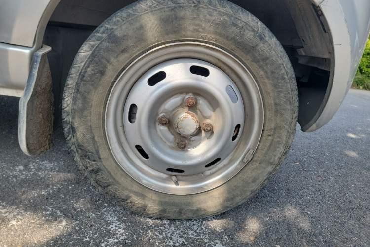 Used BAIC Weiwang 306 2016 1.0L Basic Version 7-Seater LJ465 Right Front Wheel Hub