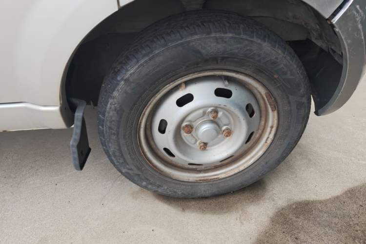 Used BAIC Weiwang 306 2016 1.0L Basic Version 7-Seater LJ465 Right Front Wheel Hub