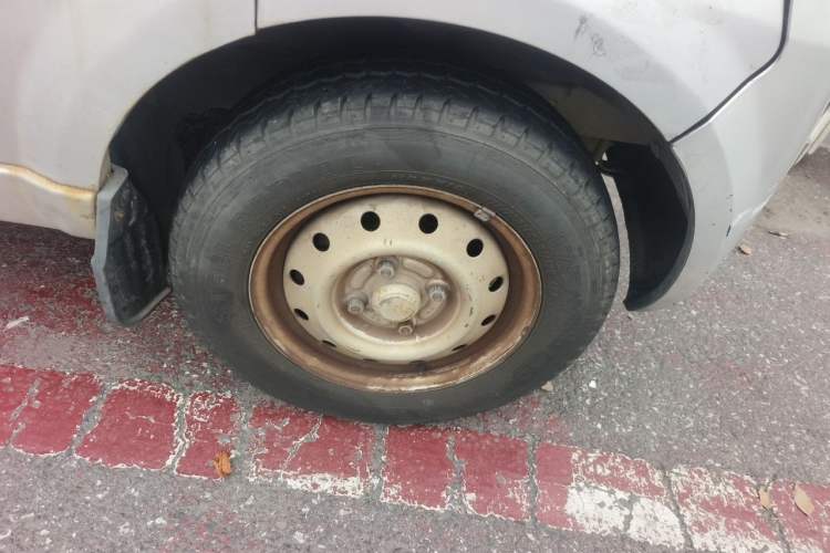 Used BAIC Weiwang 306 2016 1.2L Basic Version 7 Seats A12 China V Emission Standard Right Front Wheel Hub