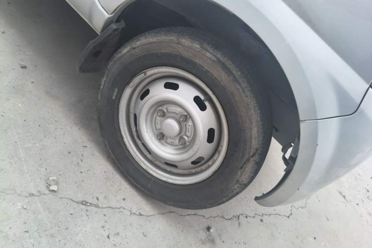 Used BAIC Weiwang 306 2016 1.2L Basic Version 7 Seats A12 China IV Emission Standard Right Front Wheel Hub