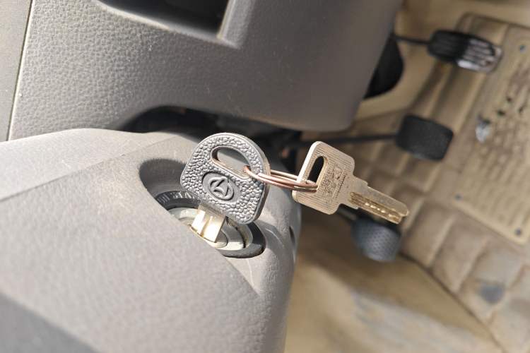 Used BAIC Weiwang 306 2016 1.2L Basic Version 7 Seats A12 China V Emission Standard Vehicle Key