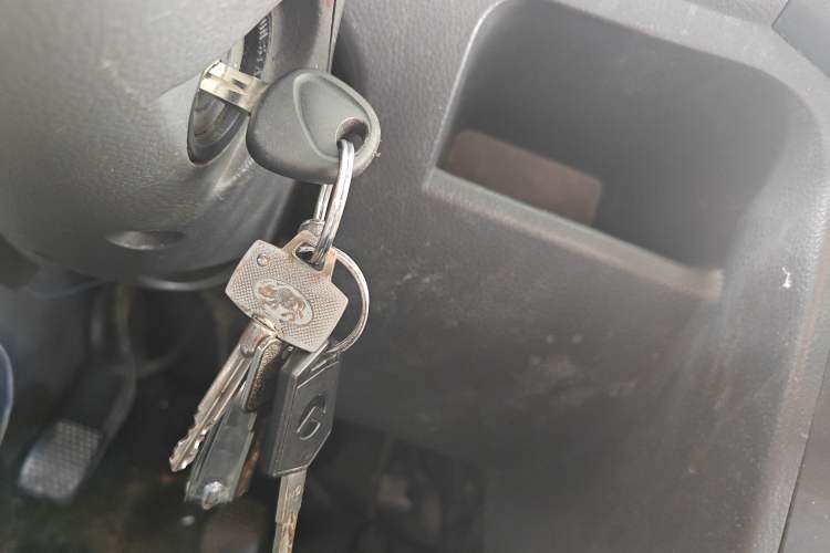 Used BAIC Weiwang 306 2016 1.2L Basic Version 7 Seats A12 China V Emission Standard Vehicle Key