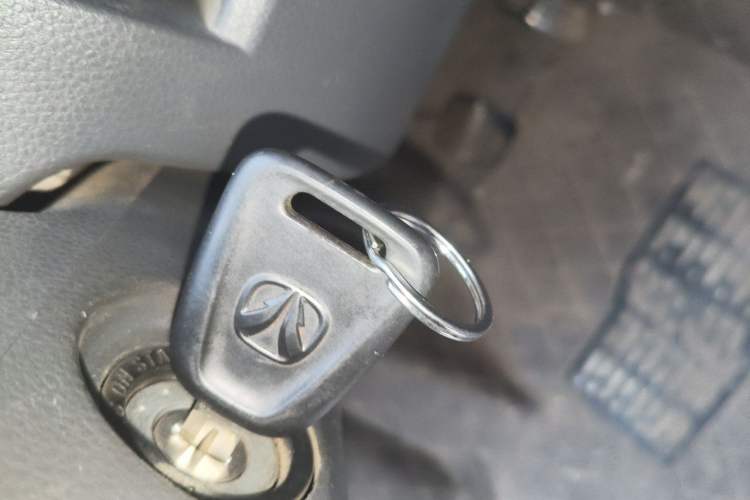 Used BAIC Weiwang 306 2016 1.2L Basic Version 7 Seats A12 China IV Emission Standard Vehicle Key
