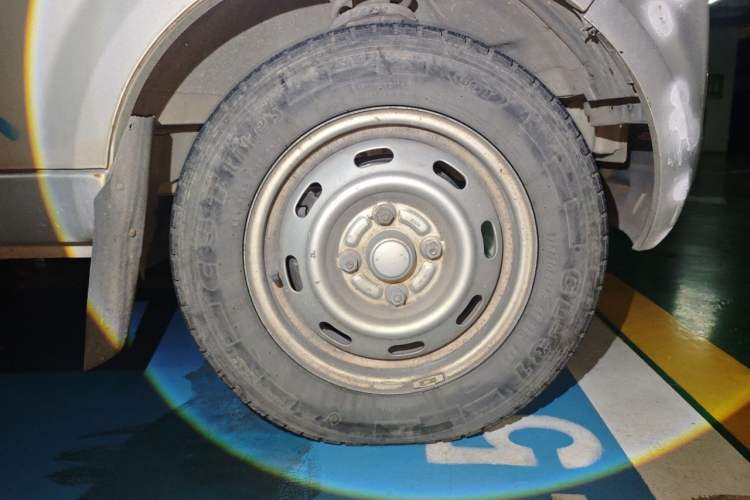 Used BAIC Weiwang 306 2016 1.0L Basic Version 7-Seater LJ465 Right Front Wheel Hub