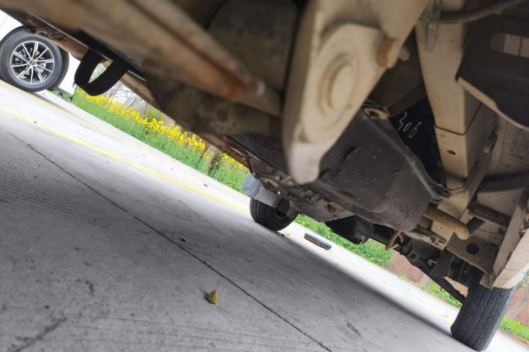 Used BAIC Weiwang 307 2014 1.2L Comfort version A12 Chassis Rear Right
