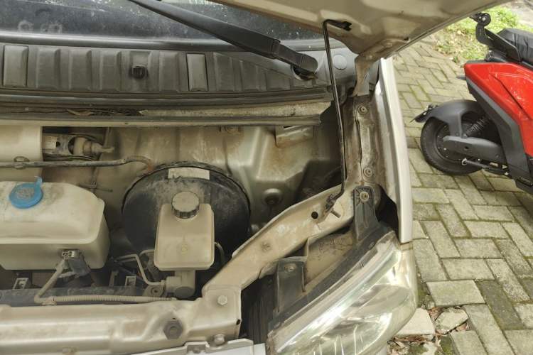 Used BAIC Weiwang 307 2014 1.2L Standard A12 Engine Bay Left