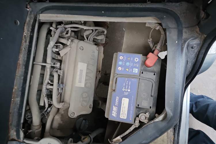 Used BAIC Weiwang 307 2014 1.2L Comfort version A12 Engine Bay Left
