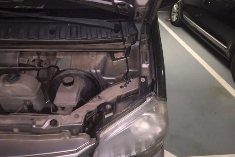 Used BAIC Weiwang 307 2014 1.2L Standard A12 Engine Bay Left