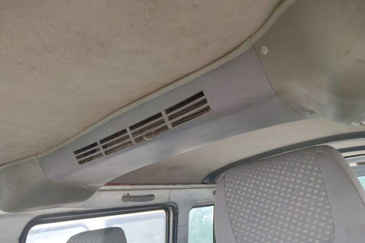 Used BAIC Weiwang 307 2014 1.2L Standard A12 Interior 4