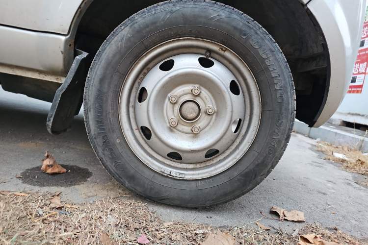Used BAIC Weiwang 307 2014 1.2L Comfort version A12 Right Front Wheel Hub