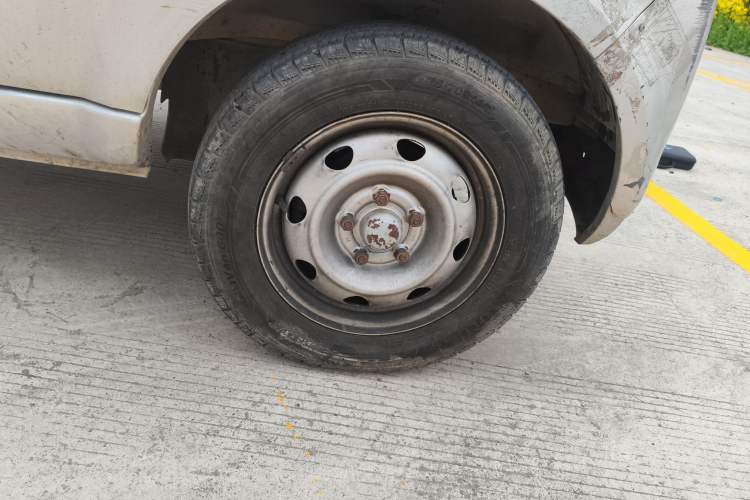 Used BAIC Weiwang 307 2014 1.2L Comfort version A12 Right Front Wheel Hub