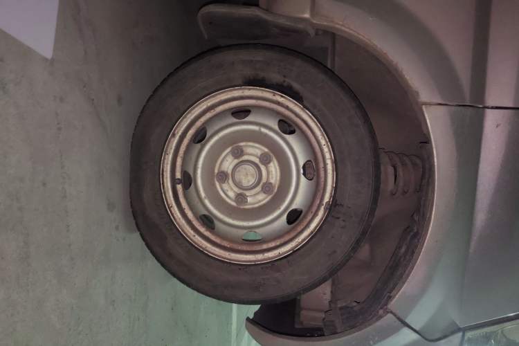 Used BAIC Weiwang 307 2016 1.2L standard 7-seater A12 China IV emission standard Right Front Wheel Hub