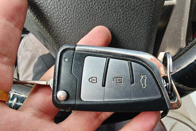 Used BAIC Weiwang 307 2016 1.2L Luxury 5-seater A12 China IV Emission Standard Vehicle Key
