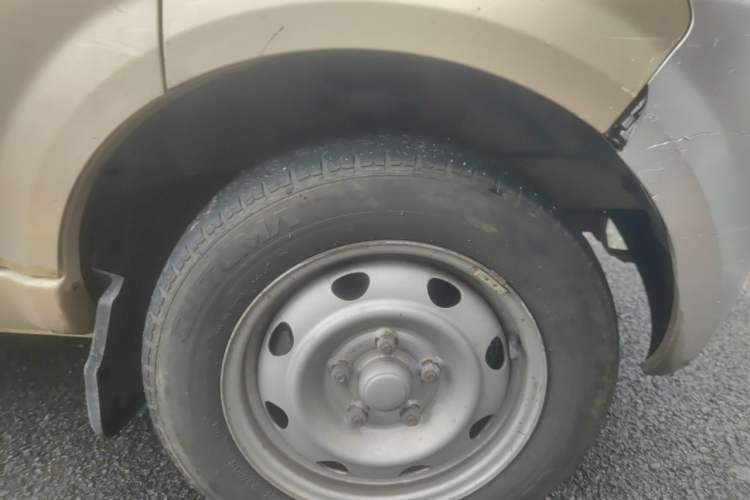 Used BAIC Weiwang 307 2016 1.2L standard 7-seater A12 China IV emission standard Right Front Wheel Hub
