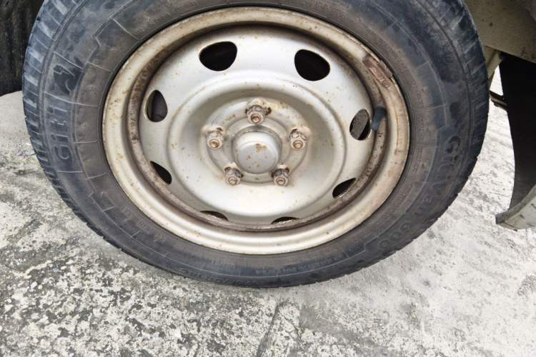 Used BAIC Weiwang 307 2016 1.2L standard 5-seater A12 China IV emission standard Right Front Wheel Hub