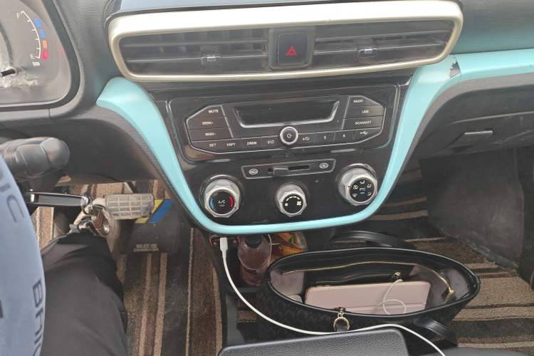 Used BAIC Weiwang 407EV 2018 Basic Model Audio And AC Panel