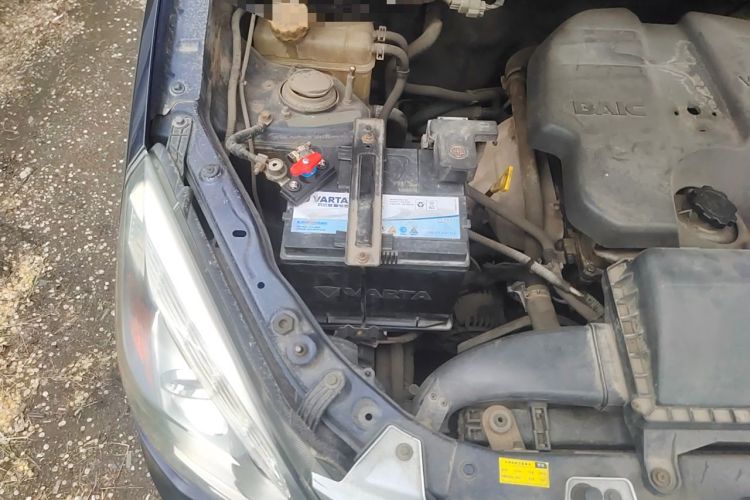 Used BAIC Weiwang M20 2013 1.5L Prestige Version BJ415B Engine Bay Right