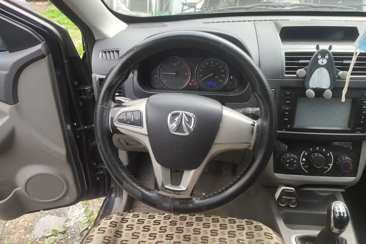 Used BAIC Weiwang M20 2013 1.5L Prestige Version BJ415B Steering Wheel