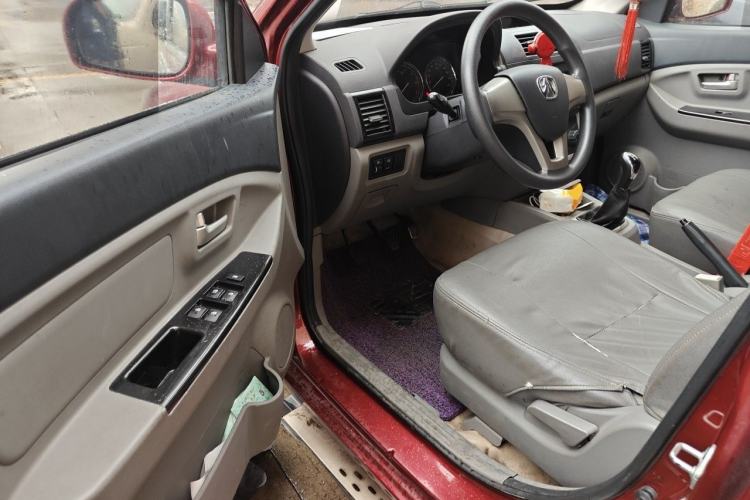 Used BAIC Weiwang M20 2013 1.5L Power Type BJ415A Driver Seat