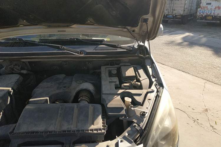 Used BAIC Weiwang M20 2013 1.5L Prestige Version BJ415B Engine Bay Left