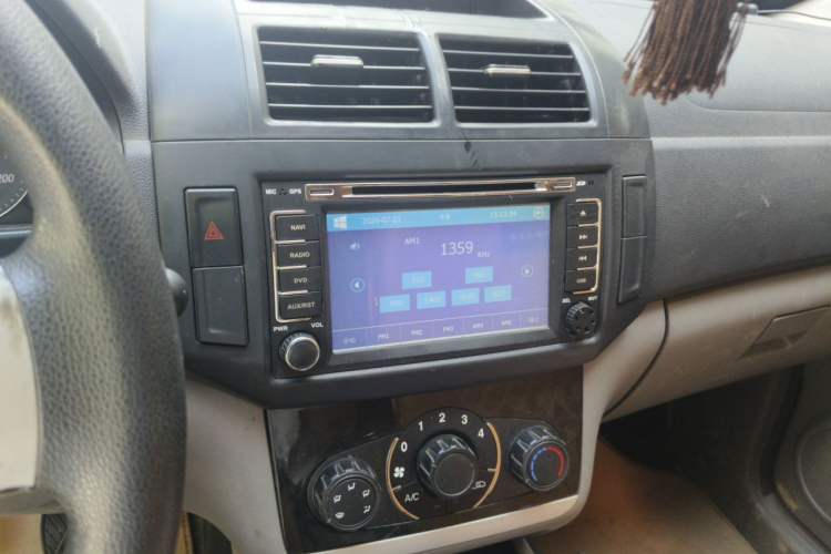 Used BAIC Weiwang M20 2014 1.5L practical type BJ415A Audio And AC Panel
