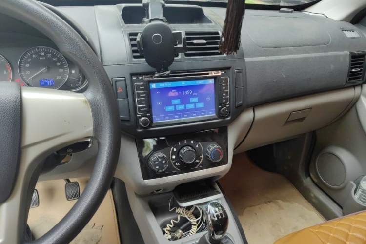 Used BAIC Weiwang M20 2014 1.5L practical type BJ415A Audio And AC Panel