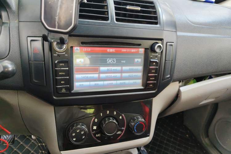 Used BAIC Weiwang M20 2014 1.5L practical type BJ415A Audio And AC Panel