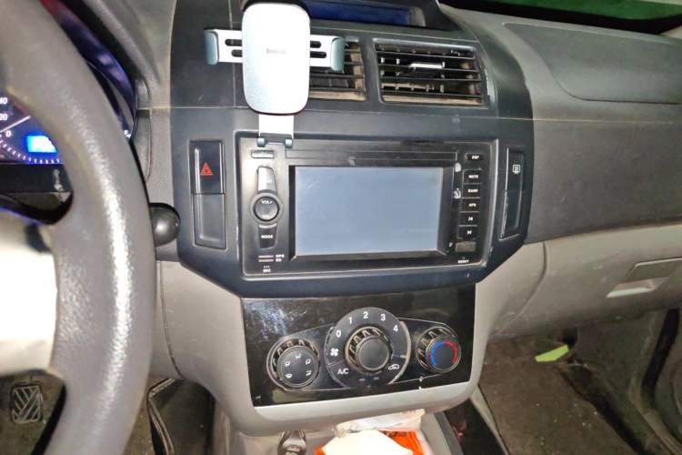 Used BAIC Weiwang M20 2014 1.5L Basic Version BJ415B Audio And AC Panel