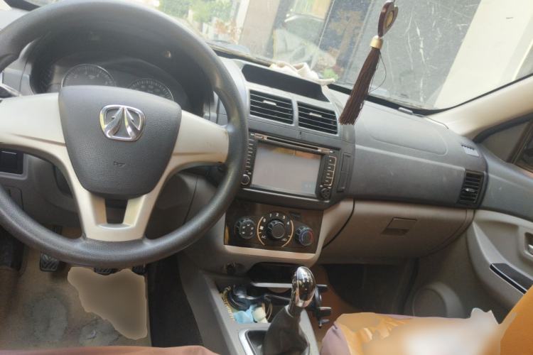 Used BAIC Weiwang M20 2014 1.5L practical type BJ415A Center Console