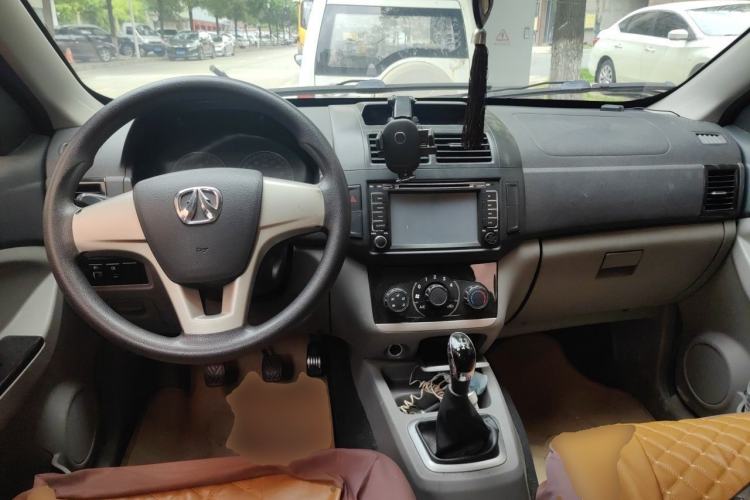 Used BAIC Weiwang M20 2014 1.5L practical type BJ415A Center Console