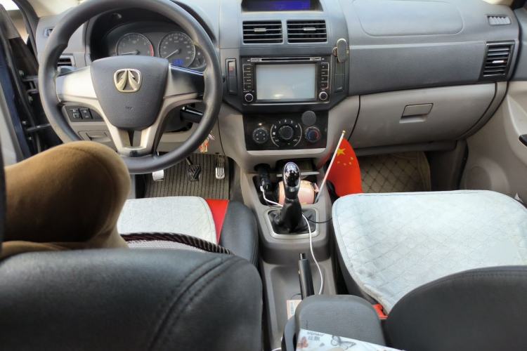 Used BAIC Weiwang M20 2014 1.5L practical type BJ415A Center Console