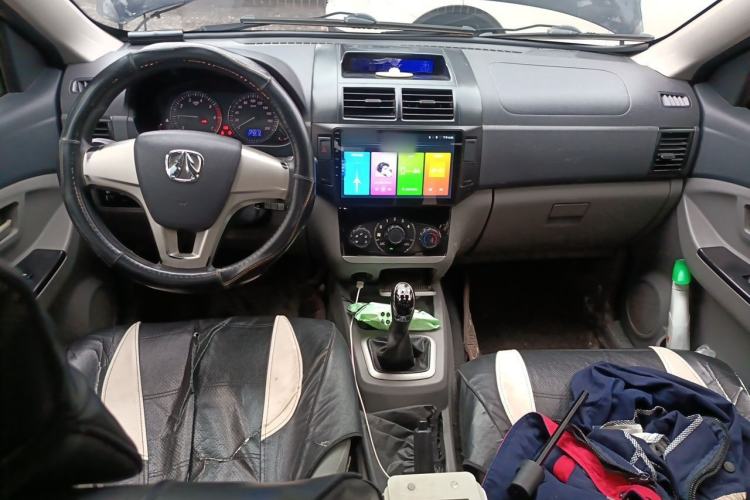 Used BAIC Weiwang M20 2014 1.5L Basic Version BJ415B Center Console