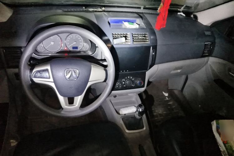 Used BAIC Weiwang M20 2014 1.5L Comfort Version BJ415B Center Console